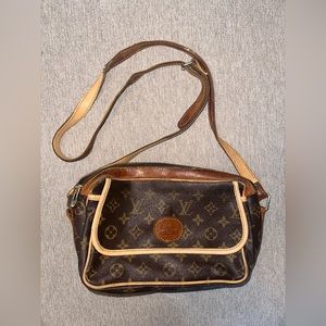 louis-vuitton  crossbody